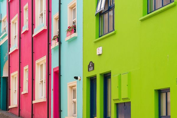 Jaynes Gallery 아티스트의 Europe-Ireland-Kinsale-Exterior of colorful buildings작품입니다.